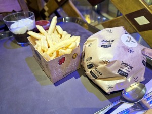 Pārliecināmies, ka «LIDO» Atpūtas centra Ziemassvētku egli tiešā veidā neredz, bet tā tomēr ir! 24