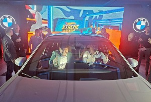 Latvija svinīgi sagaida vācu autoražotāja BMW jauno iX3 krosoveru 18