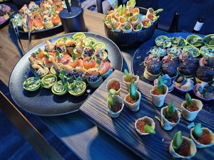 Latvija svinīgi sagaida vācu autoražotāja BMW jauno iX3 krosoveru 24