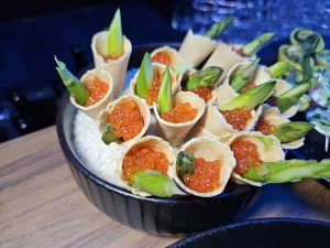 Latvija svinīgi sagaida vācu autoražotāja BMW jauno iX3 krosoveru 27