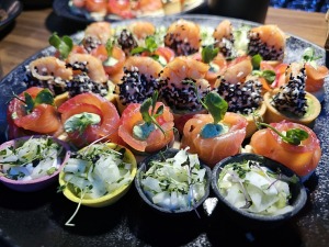 Latvija svinīgi sagaida vācu autoražotāja BMW jauno iX3 krosoveru 28