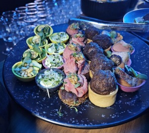 Latvija svinīgi sagaida vācu autoražotāja BMW jauno iX3 krosoveru 29