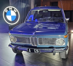 Latvija svinīgi sagaida vācu autoražotāja BMW jauno iX3 krosoveru 3