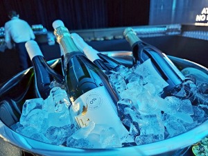 Latvija svinīgi sagaida vācu autoražotāja BMW jauno iX3 krosoveru 30