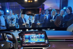 Latvija svinīgi sagaida vācu autoražotāja BMW jauno iX3 krosoveru 33