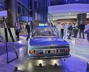 Latvija svinīgi sagaida vācu autoražotāja BMW jauno iX3 krosoveru 6