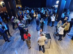 Latvija svinīgi sagaida vācu autoražotāja BMW jauno iX3 krosoveru 8