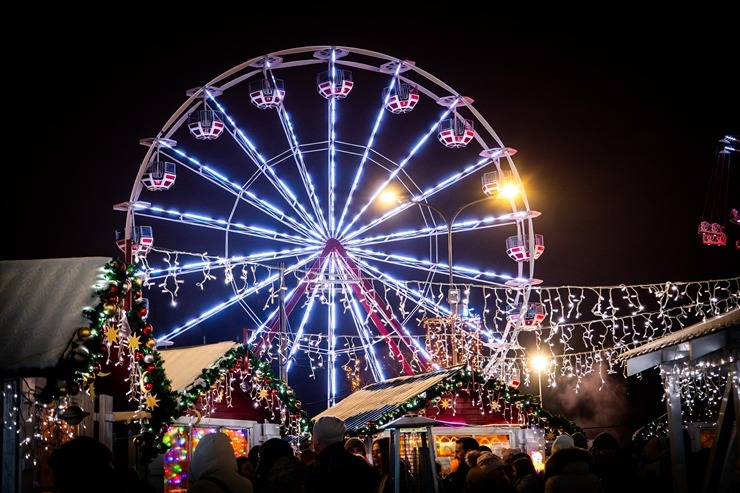Daugavpils «Sapņu galaktikas» galvenā Ziemassvētku egle ir viena no skaistākajām Latvijā. Foto: Margarita Vigule 382207