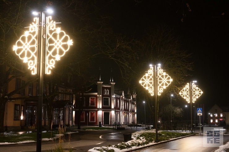 Ogres novadā iemirdzas Ziemassvētku rotājumi un svētku egles 382268