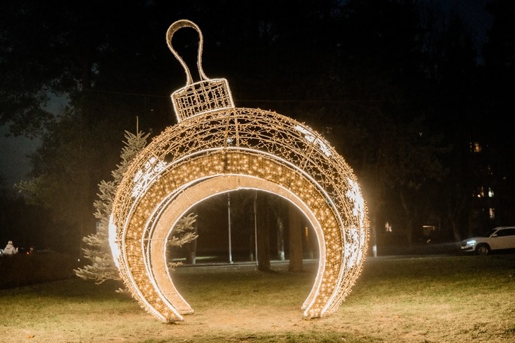 Ogres novadā iemirdzas Ziemassvētku rotājumi un svētku egles 382253