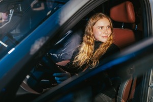 Jaunais BMW iX3 tiek svinīgi prezentēts Rīgas Zundas torņos. Foto: Billijs Locs 20