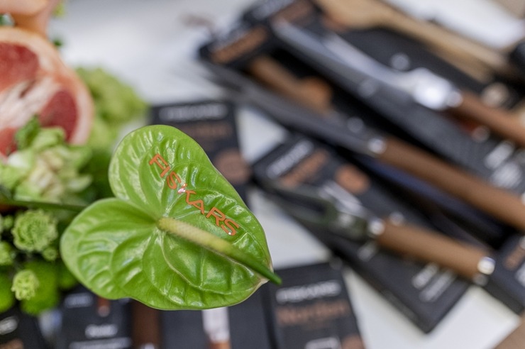 Šefpavārs Elmārs Tannis kopā ar «Fiskars» prezentē katlus un pannas. Foto: Fiskars.com 382474