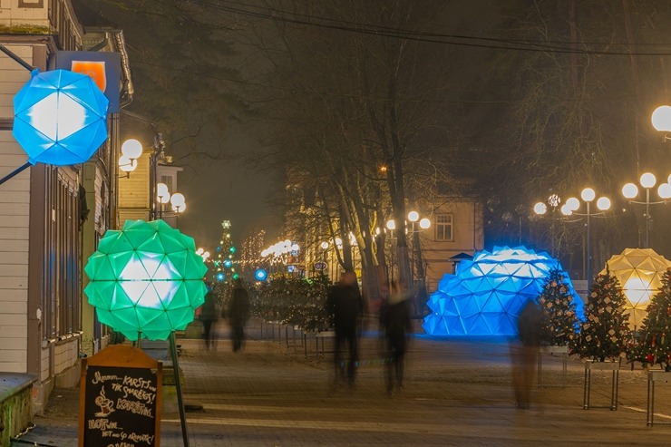 Jūrmala izrotāta un izgaismota Ziemassvētkiem 2025 un gadu mijas pasākumam. Foto: Artis Veigurs 382595