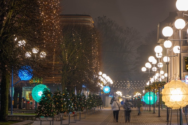Jūrmala izrotāta un izgaismota Ziemassvētkiem 2025 un gadu mijas pasākumam. Foto: Artis Veigurs 382589