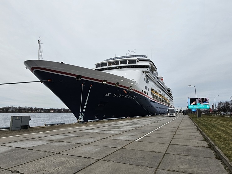Kruīza kuģis «Borealis» no «Fred.Olsen Cruise Lines» flotes pirmo reizi ienāk Rīgas ostā 383006