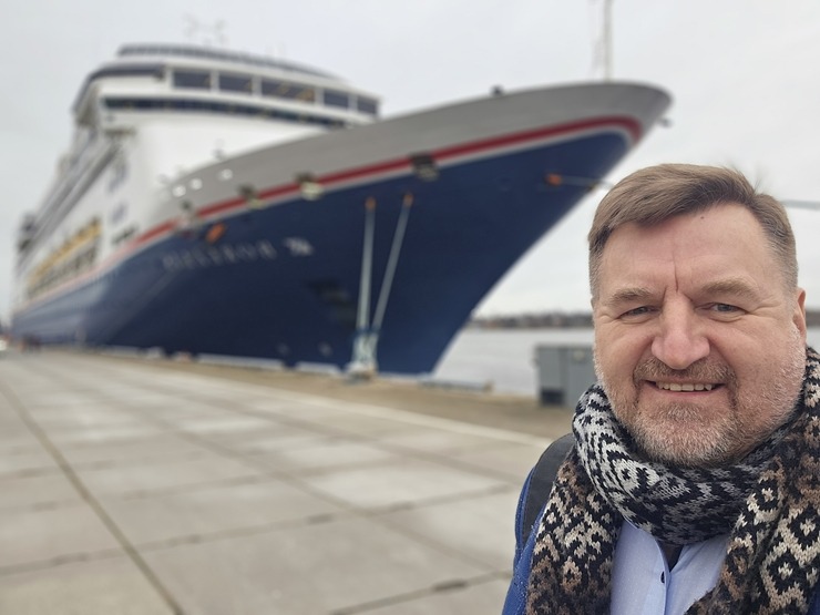 Kruīza kuģis «Borealis» no «Fred.Olsen Cruise Lines» flotes pirmo reizi ienāk Rīgas ostā 383071