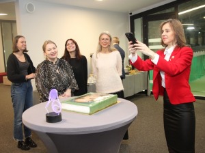22