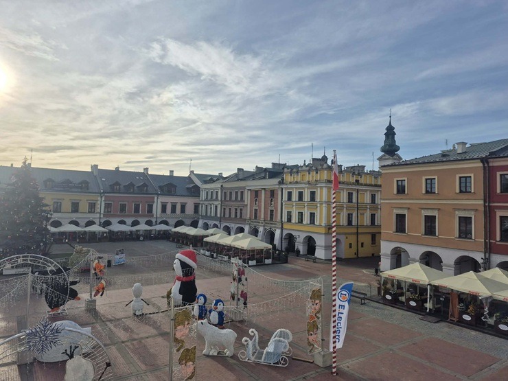 Ziemassvētku rotājumi UNESCO aizsrgātajā Polijas Zamoščas vecpilsētā 383562