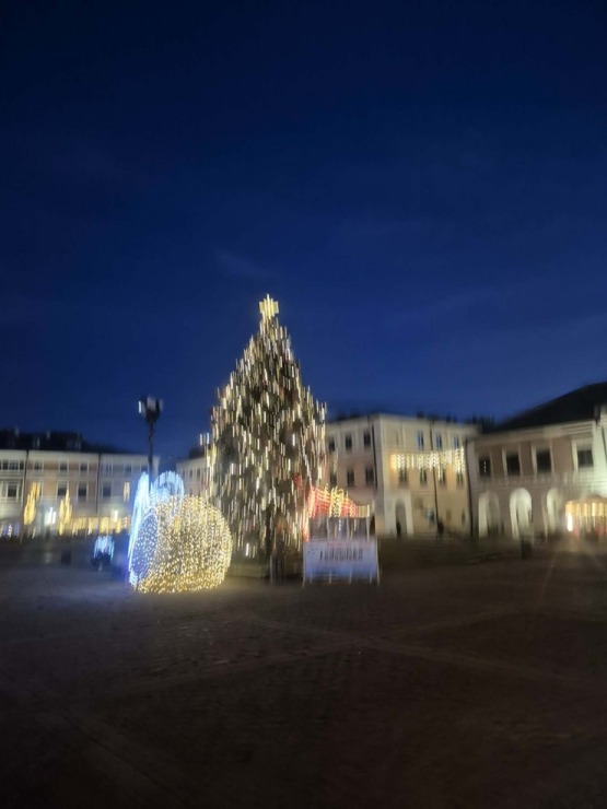 Ziemassvētku rotājumi UNESCO aizsrgātajā Polijas Zamoščas vecpilsētā 383566