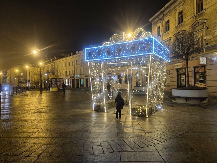 Polijas pilsēta Ļubļina iemirdzas Ziemassvētku gaismās 383585