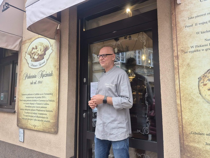 Travelnews.lv iepazīst Ļubļinas garduma «Cebularz» cepšanas procesu un izbauda tā neatkārtojamo garšu 383639