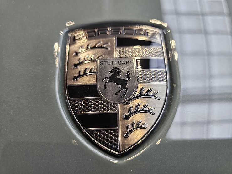 Rīgā līdz 17.01 prezentē 1156 ZS jaudīgo elektrisko Porsche Cayenne Turbo Electric 383911