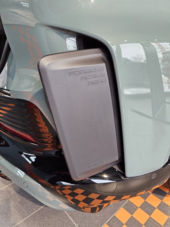 Rīgā līdz 17.01 prezentē 1156 ZS jaudīgo elektrisko Porsche Cayenne Turbo Electric 383895