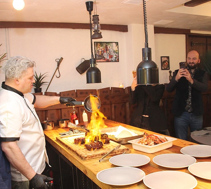 Rīgā izbaudām 5 kārtu vakariņas un prāta spēli «Lamberta Grill Show» restorānā 384524