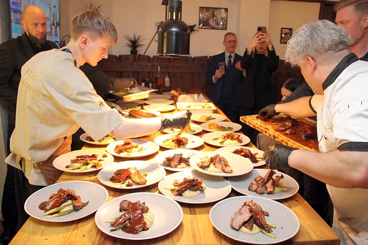Rīgā izbaudām 5 kārtu vakariņas un prāta spēli «Lamberta Grill Show» restorānā 384528