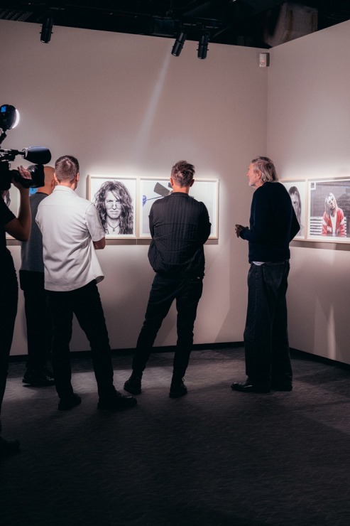 «Prāta Vētra» starp leģendām: Igaunijas muzejā «Fotografiska Tallinn» atklāta Antona Korbeina izstāde 384876