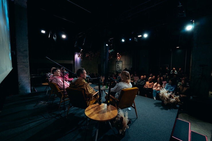 «Prāta Vētra» starp leģendām: Igaunijas muzejā «Fotografiska Tallinn» atklāta Antona Korbeina izstāde 384868