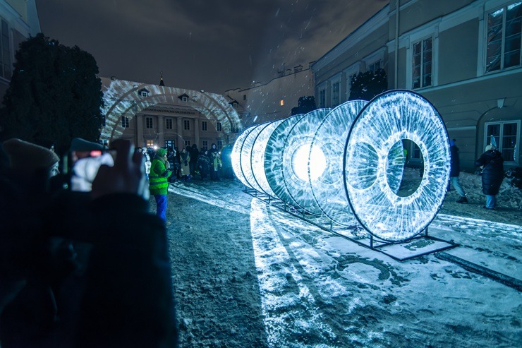 Viļņas gaismas festivāls izceļ pilsētas ziemas pievilcību 384896