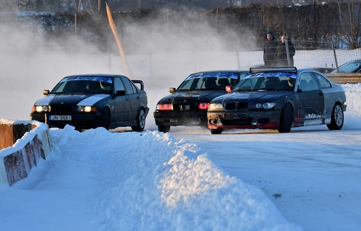 Bauskā, pirmajā ziemas drifta posmā dubultuzvaru izcīna PRO drifta izbijušais čempions Jānis Eglīte 385080