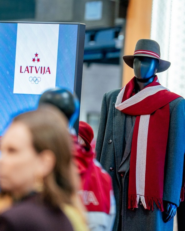Olimpieši prezentē Latvijas olimpiskās komandas tērpus 385203