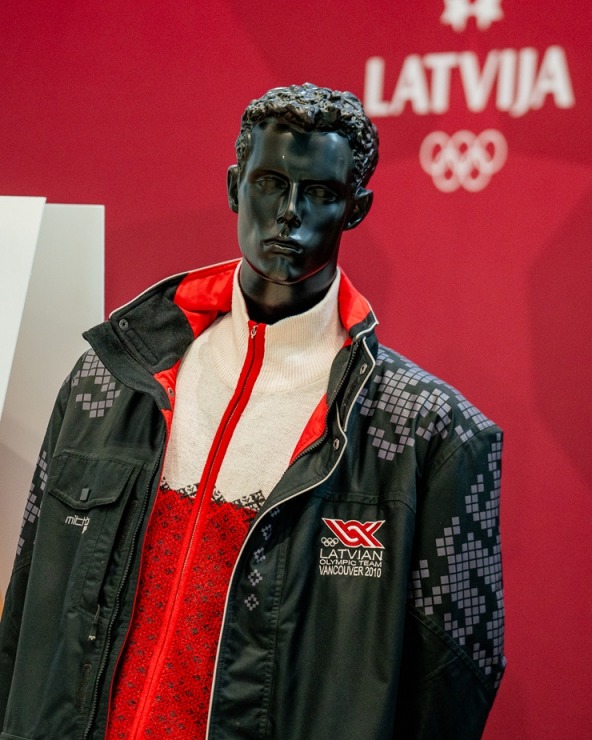 Olimpieši prezentē Latvijas olimpiskās komandas tērpus 385206
