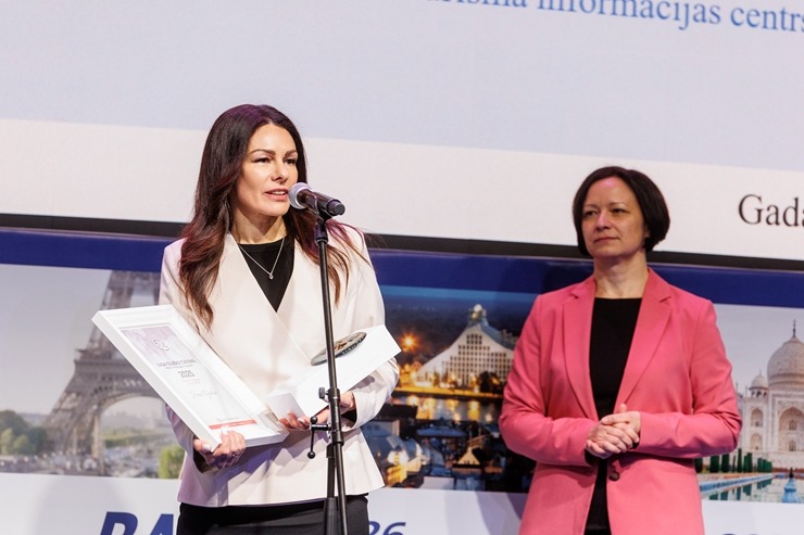 «GADA CILVĒKS TŪRISMĀ 2025» laureāti tiek godināti uz «Balttour 2026» skatuves. Foto: Andrejs Terentjevs, BT1 385655