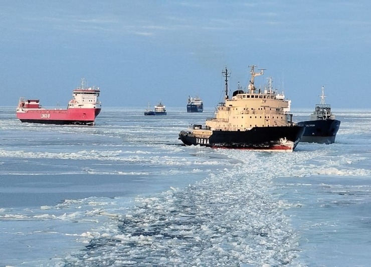 Šogad Rīgas jūras līcī uz pilnu jaudu strādā ledlauzis «Varma», atbrīvojot ceļu citiem kuģiem. Foto: Rop.lv 386432