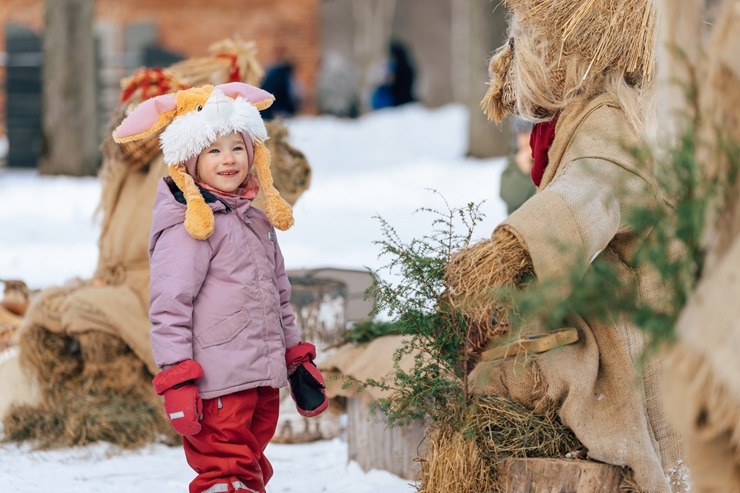 Meteņdienas svinībās tiek jautri atzīmētas Turaidas muzejrezervātā. Foto: Edgars Semanis 386470