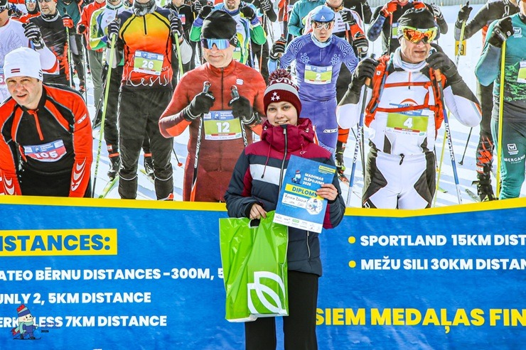 Madonā aizvadīts tradicionālais Madonas tautas slēpojums, pulcējot teju 500 dalībnieku 386805