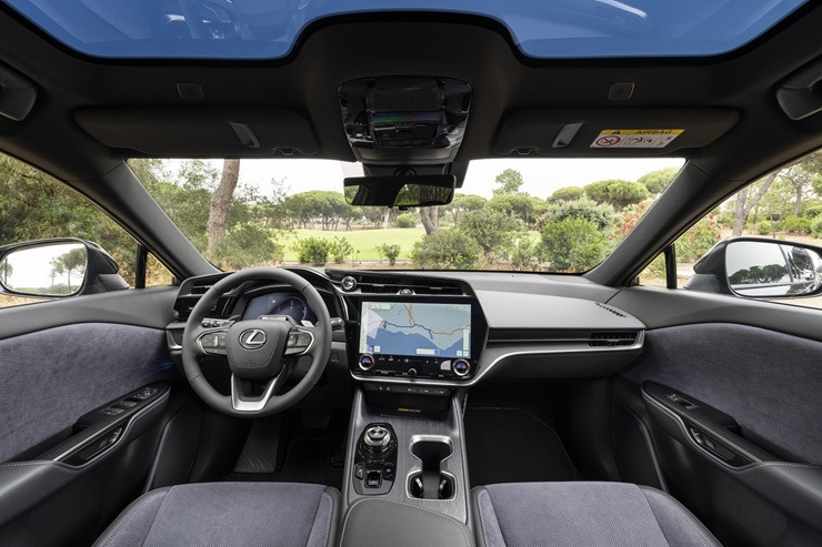Salonos ir ieradies jaunais pilnībā elektriskais «Lexus RZ» 386838