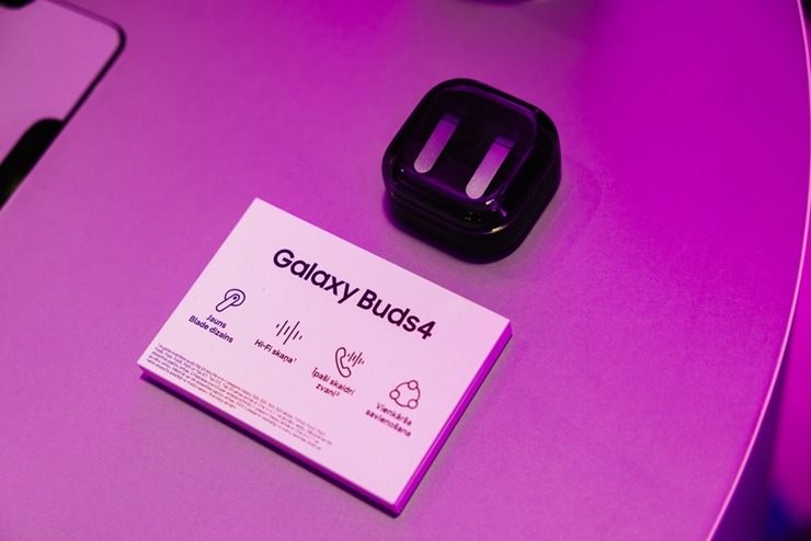 «Samsung» piesaka divus jaunumus ceļotājiem - Galaxy Buds4 sēriju un Galaxy S26 sēriju. Foto: Ka.lv 387233