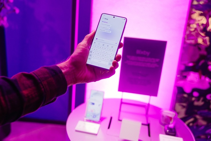 «Samsung» piesaka divus jaunumus ceļotājiem - Galaxy Buds4 sēriju un Galaxy S26 sēriju. Foto: Ka.lv 387224
