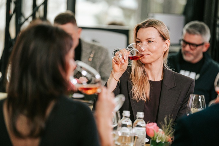 Ieskats šampanieša un gastronomijas saderības simpozijā un konkursā «Chefs + Champagne» 387483