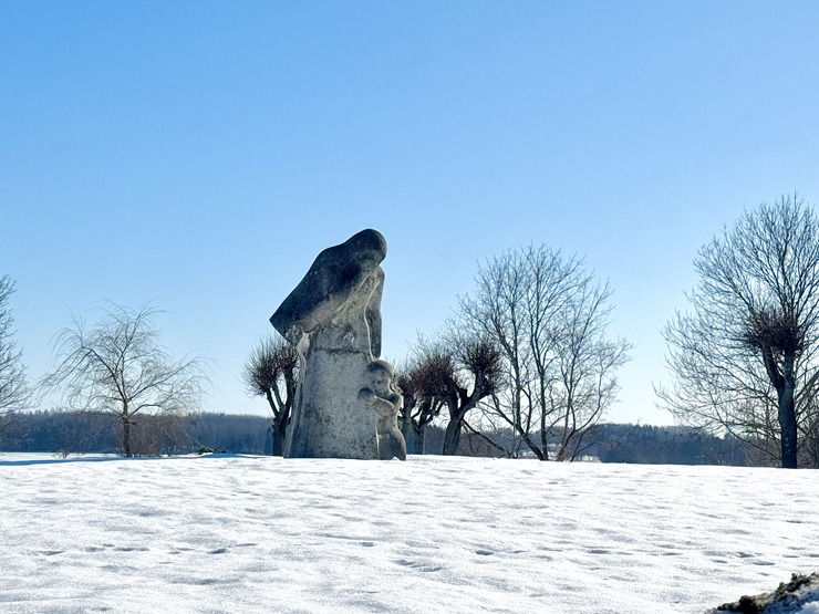 Sniegiem bagātā Dagda Krāslavas novadā atvadās no ziemas. Foto: Sintija Maļkeviča 387603