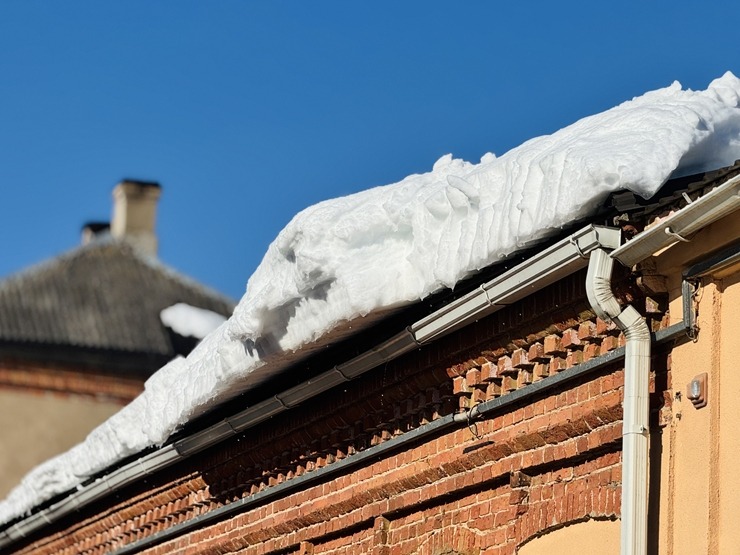 Sniegiem bagātā Dagda Krāslavas novadā atvadās no ziemas. Foto: Sintija Maļkeviča 387604