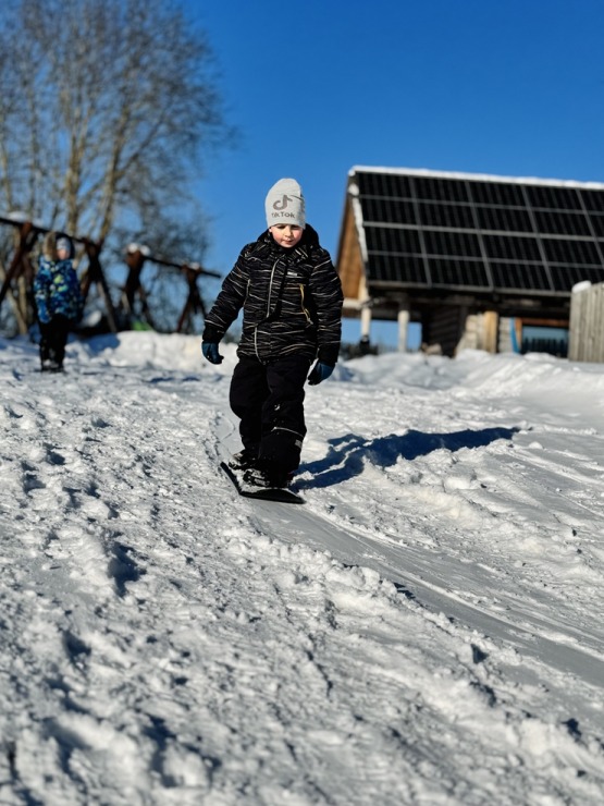 Sniegiem bagātā Dagda Krāslavas novadā atvadās no ziemas. Foto: Sintija Maļkeviča 387588