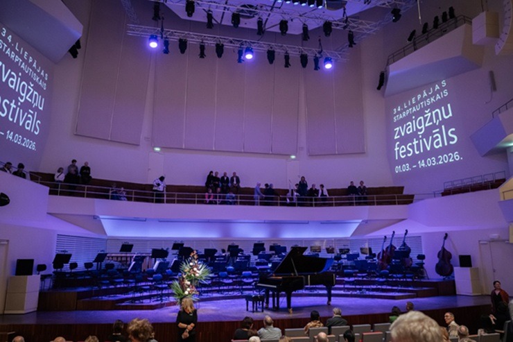 Japāņu džeza fenomens Hiromi kopā ar Liepājas Simfonisko orķestri un diriģentu Gunti Kuzmu rada muzikālu sprādzienu 387951