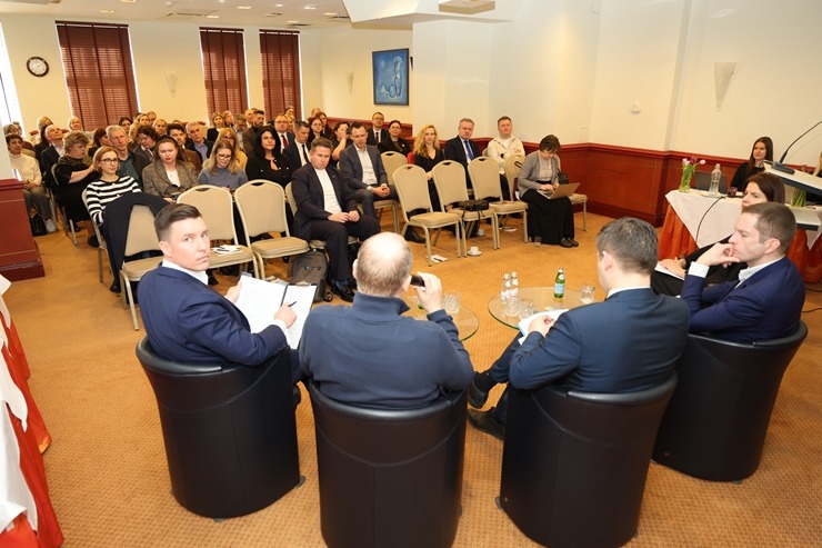 LVRA rīko biedru kopsapulci un darbsemināru ar piegādātājiem 388869