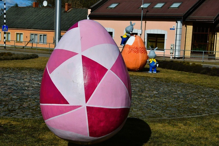 Jēkabpilī, Lieldienas gaidot, saradušies zaķi 388946