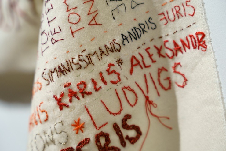 Kultūras centrā Siguldas «DEVONS» atklāj tekstilmākslinieces Zanes Šumeiko izstādi «Senču upe III» 389059